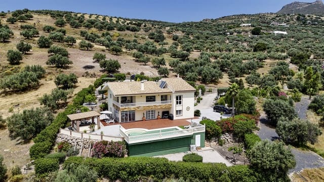 4 sypialnia Willa na sprzedaż w Alcaucín z basenem garażem - 795 000 € (Ref: 9031458)