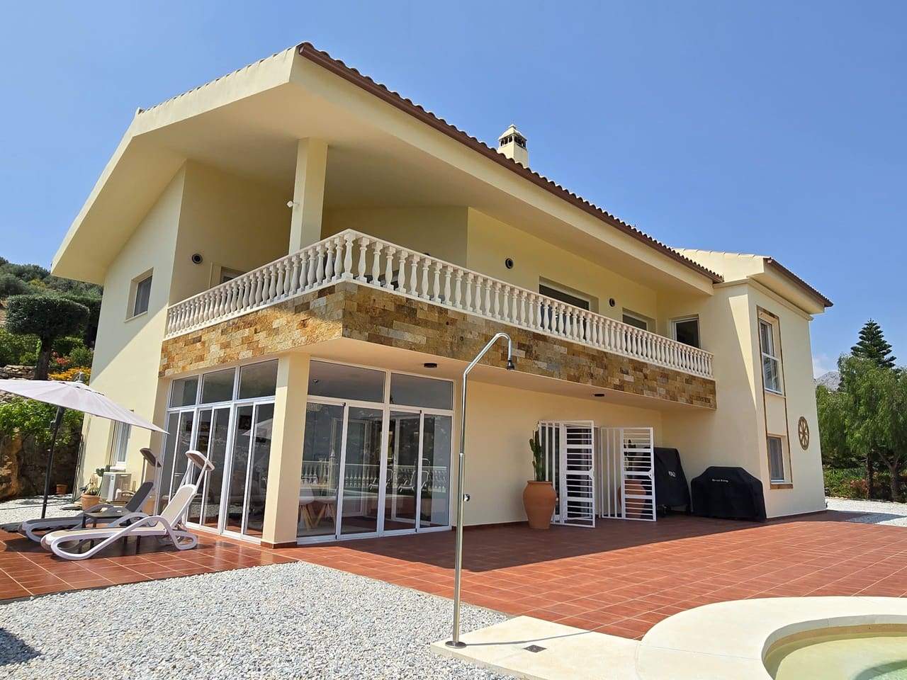4 soverom Villa til salgs i Alcaucin med svømmebasseng garasje - € 795 000 (Ref: 9031458)