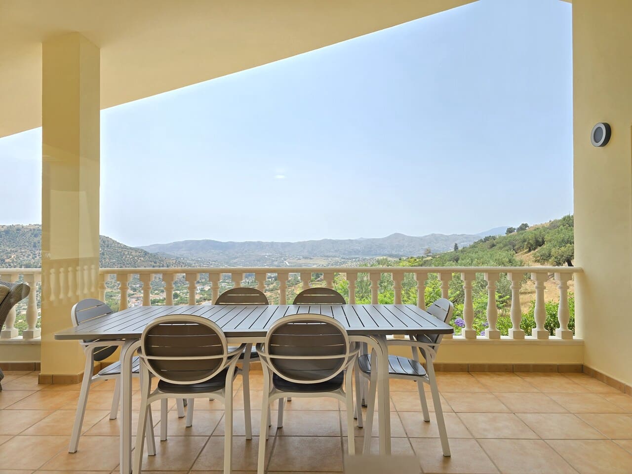 4 soverom Villa til salgs i Alcaucin med svømmebasseng garasje - € 795 000 (Ref: 9031458)