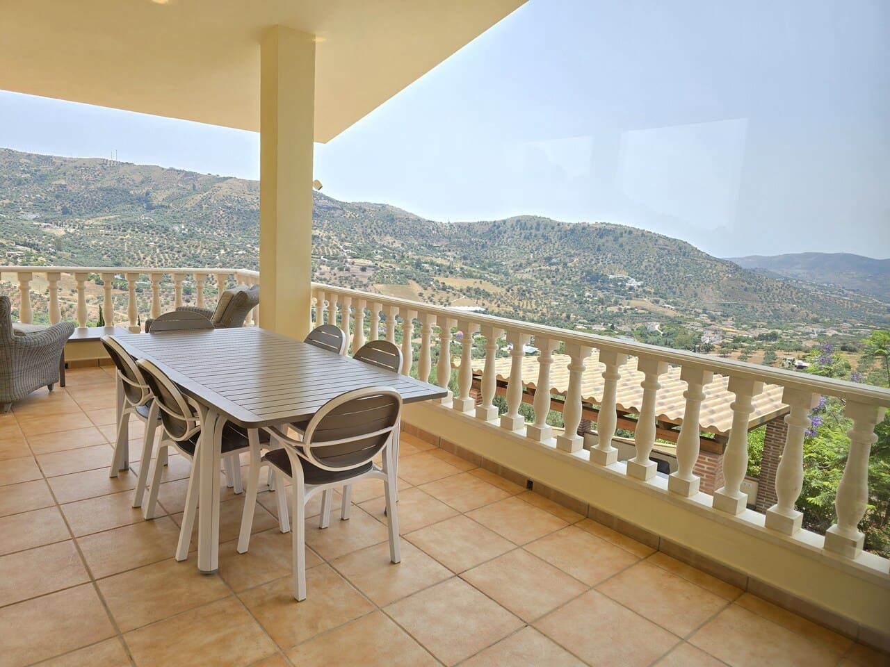4 soverom Villa til salgs i Alcaucin med svømmebasseng garasje - € 795 000 (Ref: 9031458)