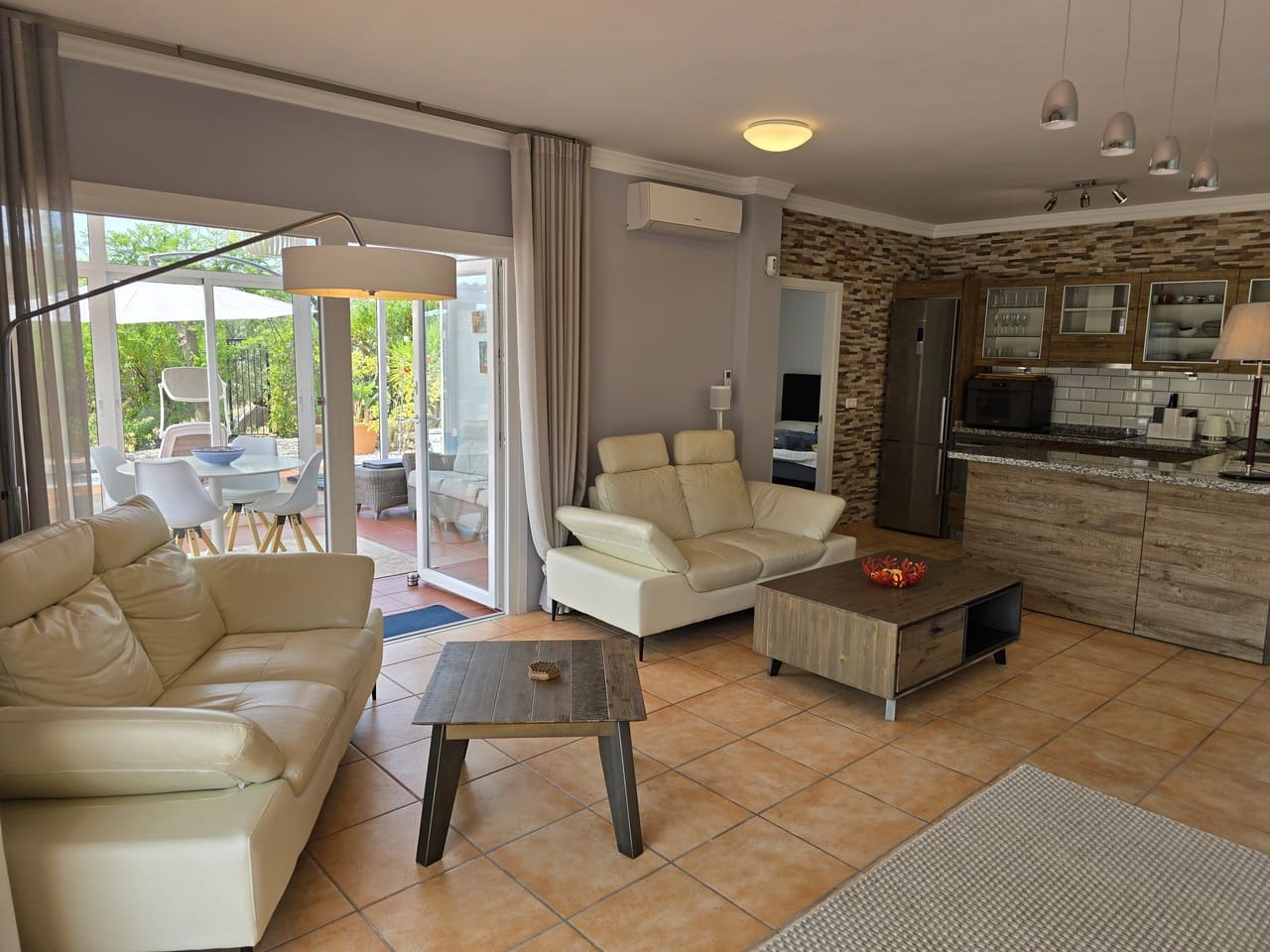 4 soverom Villa til salgs i Alcaucin med svømmebasseng garasje - € 795 000 (Ref: 9031458)