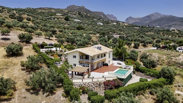 4 soverom Villa til salgs i Alcaucín med svømmebasseng garasje - € 810 000 (Ref: 9031458)