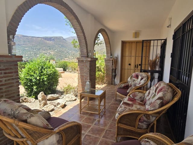 3 slaapkamer Villa te koop in Alcaucín met zwembad garage - € 545.000 (Ref: 9050717)