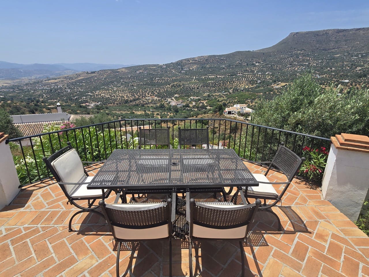 3 soveværelse Villa til salg i Alcaucin med swimmingpool garage - € 589.950 (Ref: 9050717)