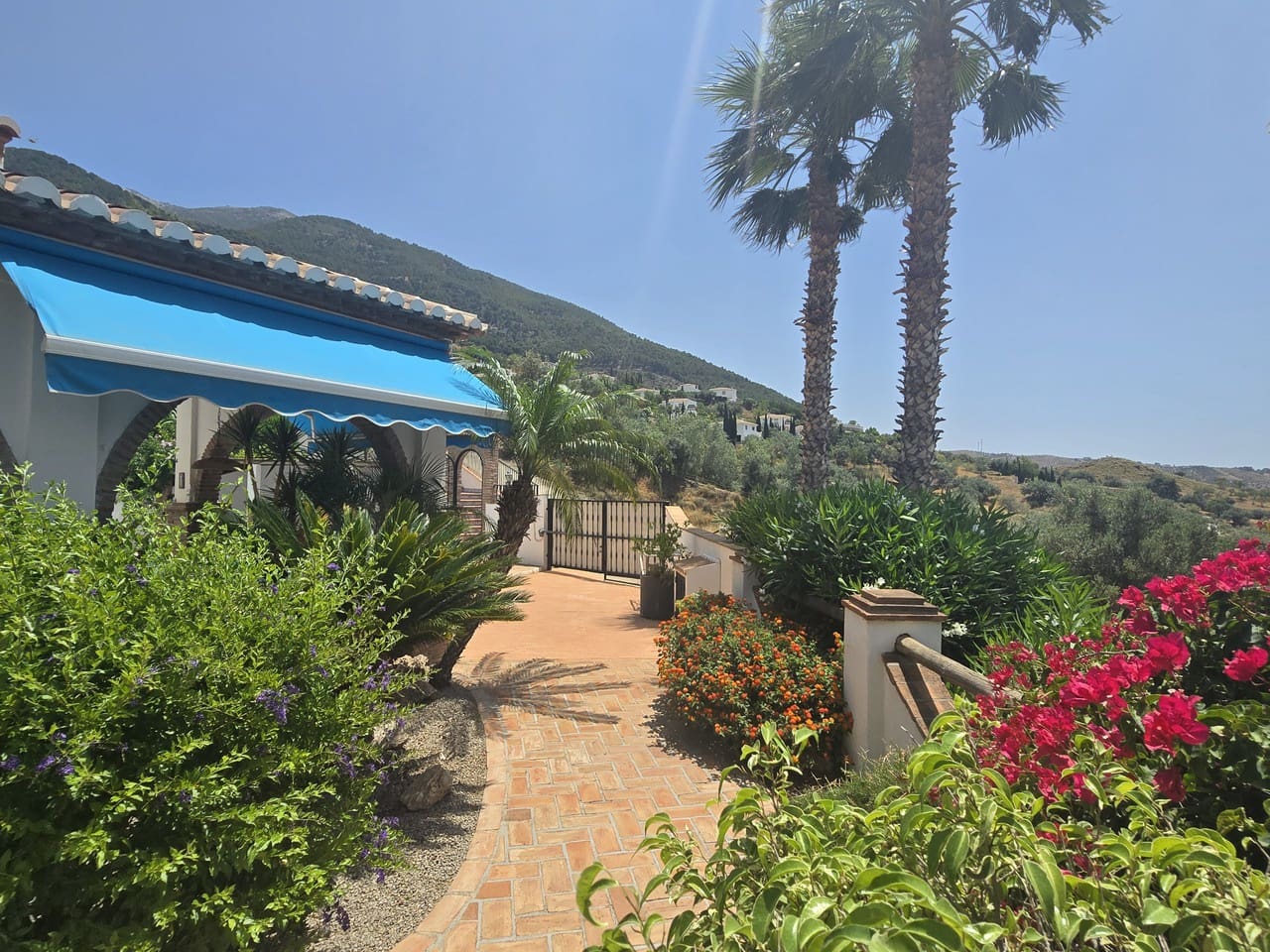 3 soveværelse Villa til salg i Alcaucin med swimmingpool garage - € 589.950 (Ref: 9050717)