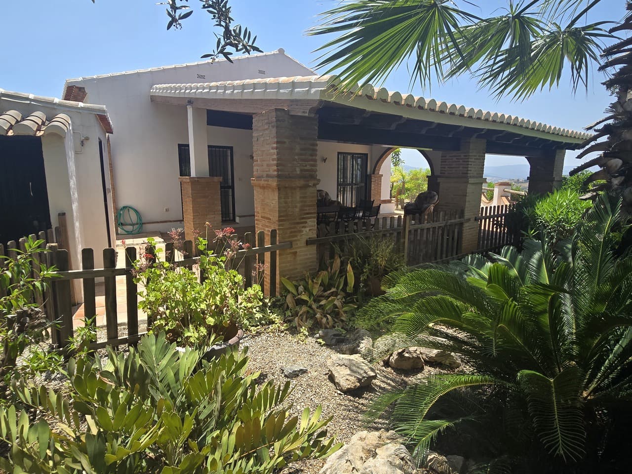 3 soveværelse Villa til salg i Alcaucin med swimmingpool garage - € 589.950 (Ref: 9050717)