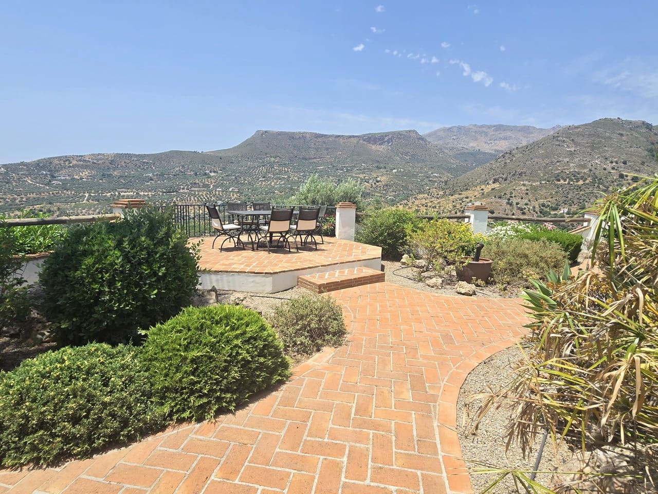 3 soveværelse Villa til salg i Alcaucin med swimmingpool garage - € 589.950 (Ref: 9050717)