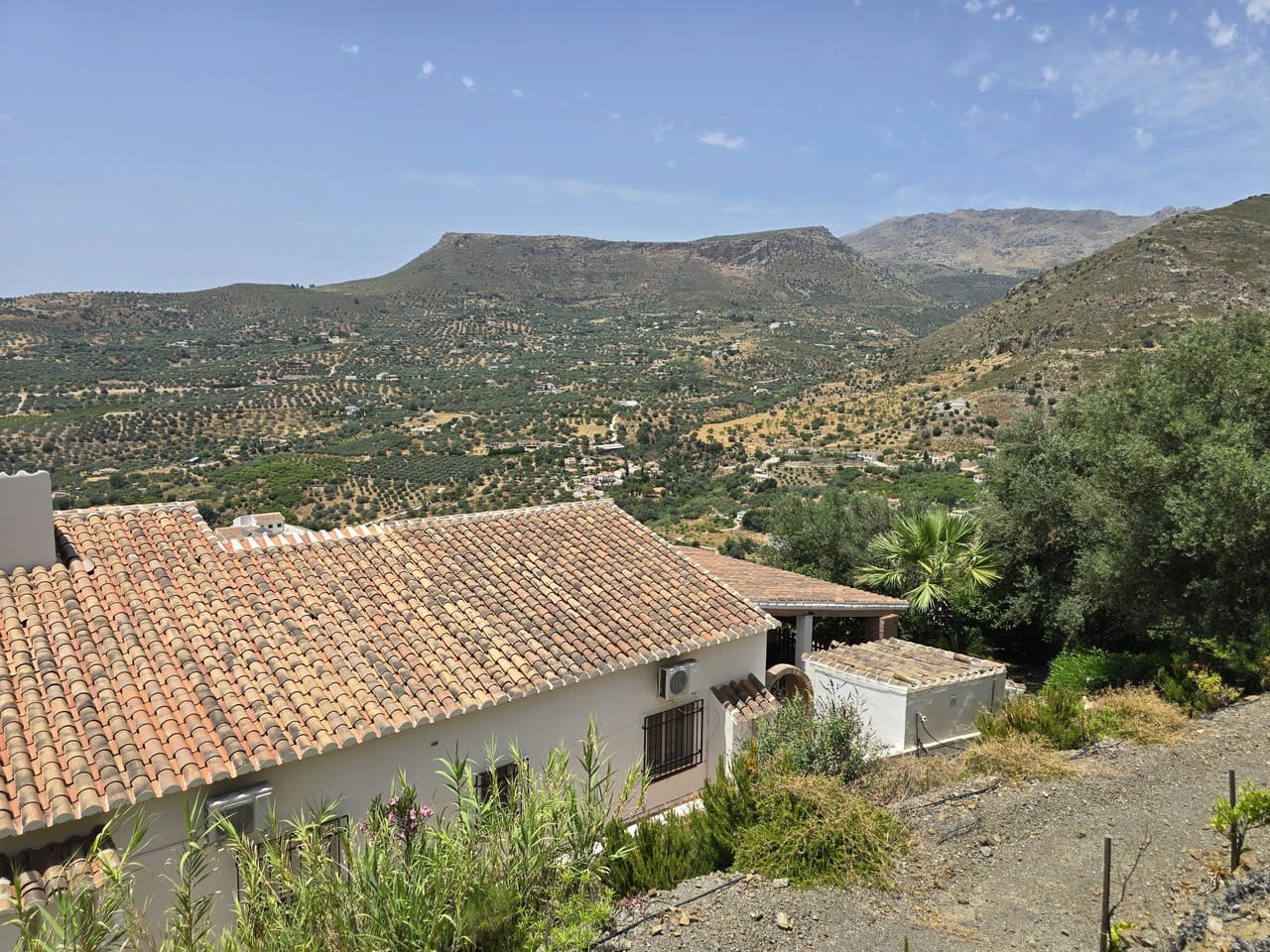 3 soveværelse Villa til salg i Alcaucin med swimmingpool garage - € 589.950 (Ref: 9050717)