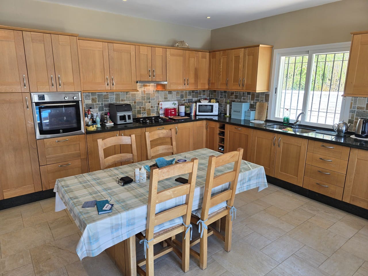 3 soveværelse Villa til salg i Alcaucin med swimmingpool garage - € 545.000 (Ref: 9050717)