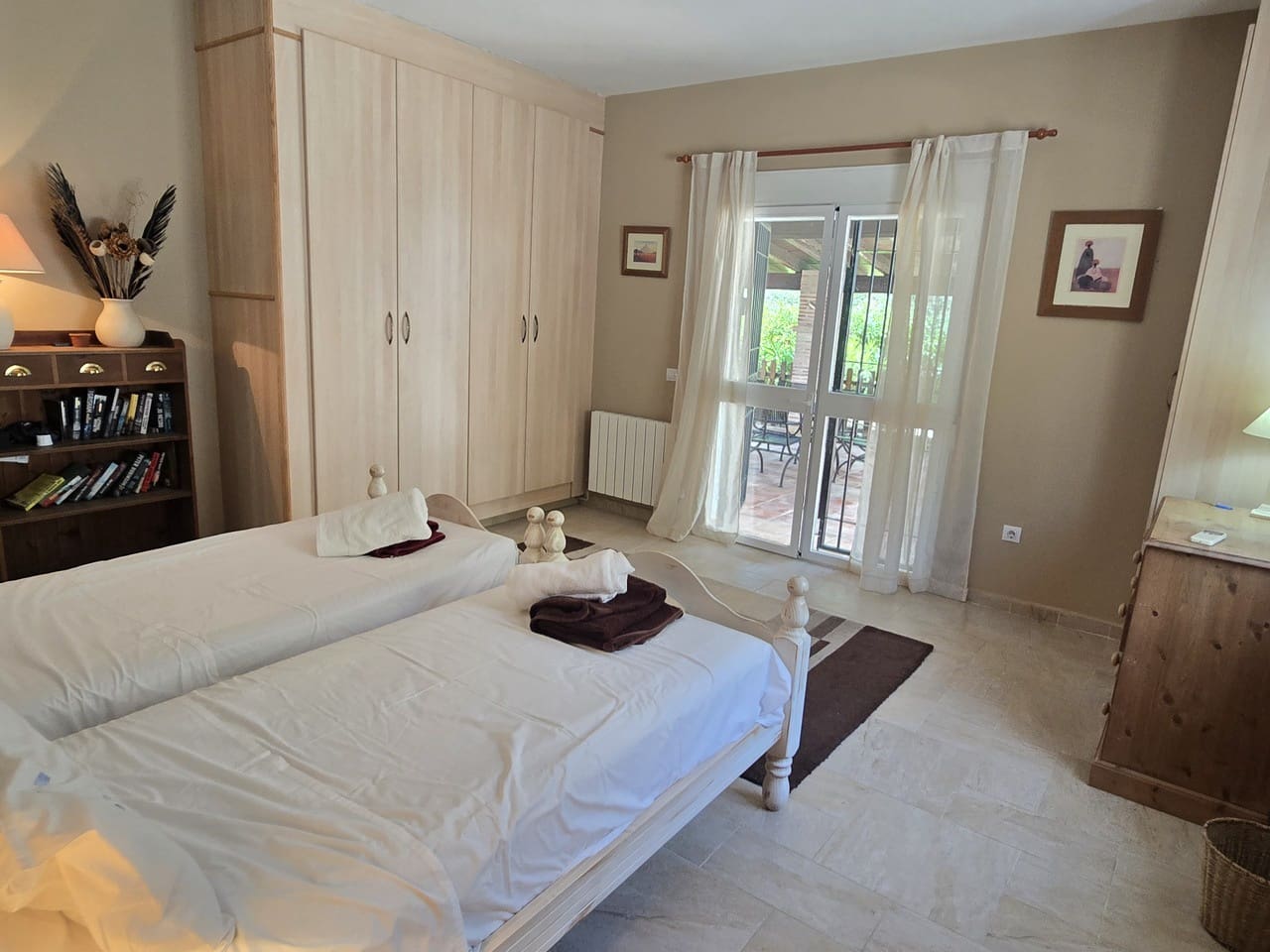 3 soveværelse Villa til salg i Alcaucin med swimmingpool garage - € 545.000 (Ref: 9050717)