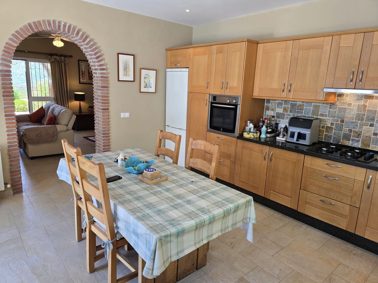3 soveværelse Villa til salg i Alcaucin med swimmingpool garage - € 545.000 (Ref: 9050717)