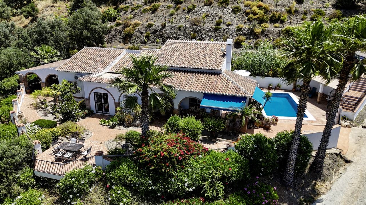 3 soveværelse Villa til salg i Alcaucin med swimmingpool garage - € 545.000 (Ref: 9050717)