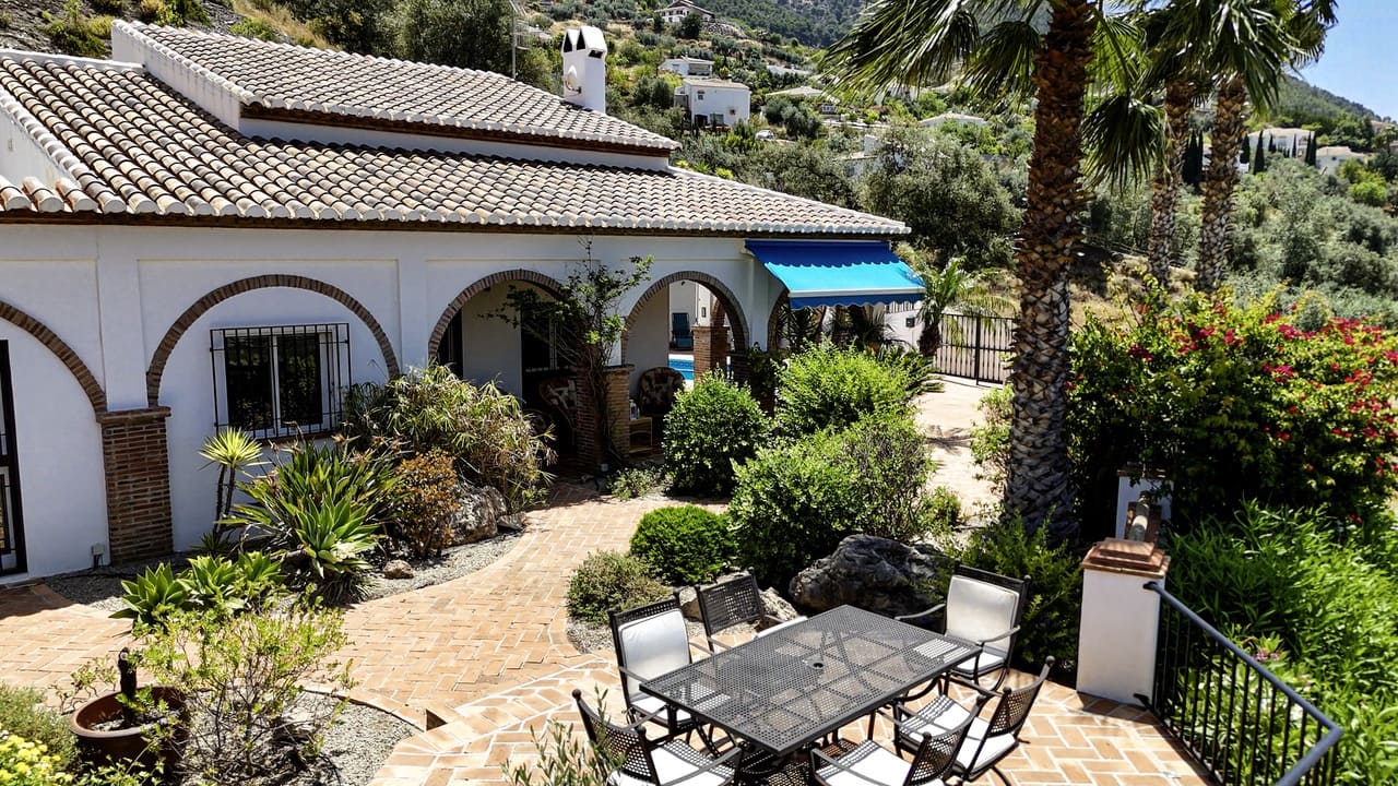 3 soveværelse Villa til salg i Alcaucin med swimmingpool garage - € 545.000 (Ref: 9050717)