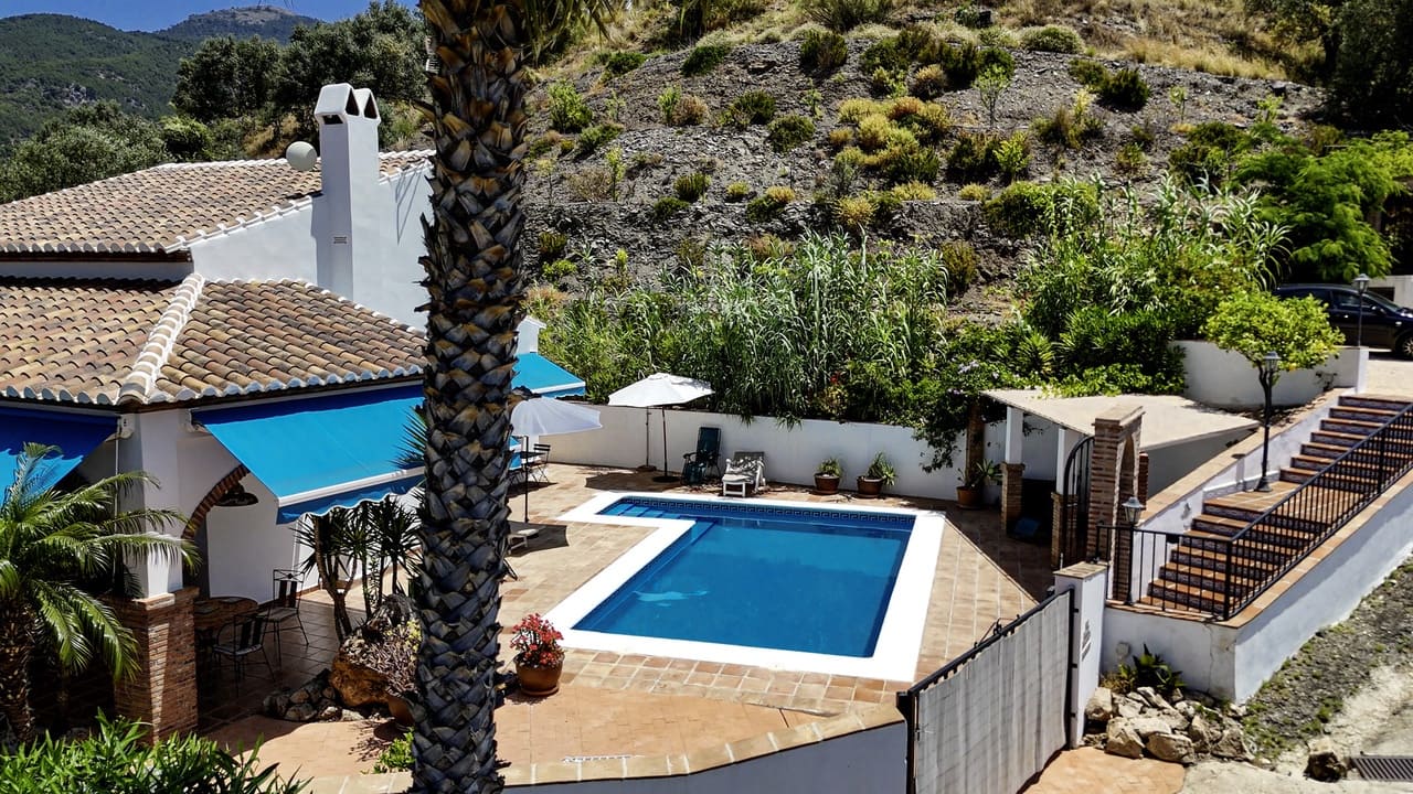 3 soveværelse Villa til salg i Alcaucin med swimmingpool garage - € 545.000 (Ref: 9050717)