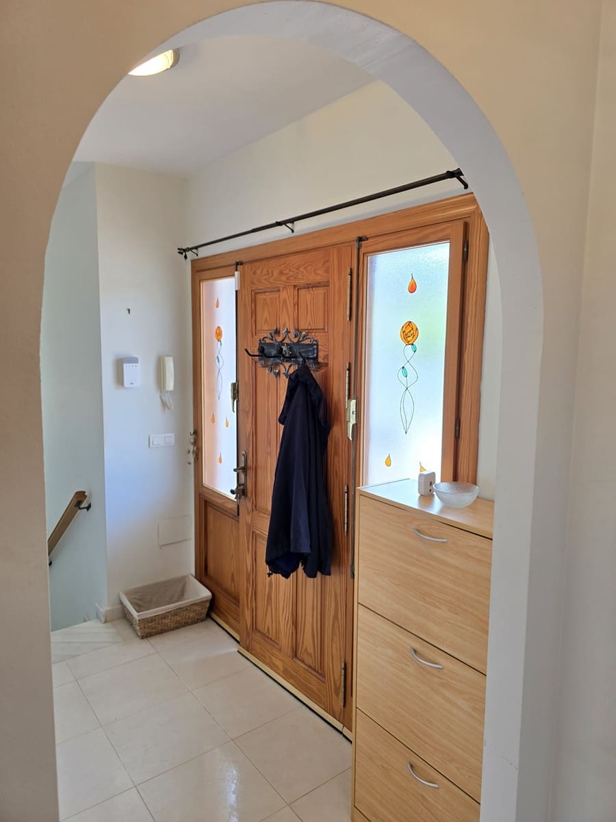 3 soveværelse Villa til salg i Alcaucin med swimmingpool garage - € 345.000 (Ref: 9061538)