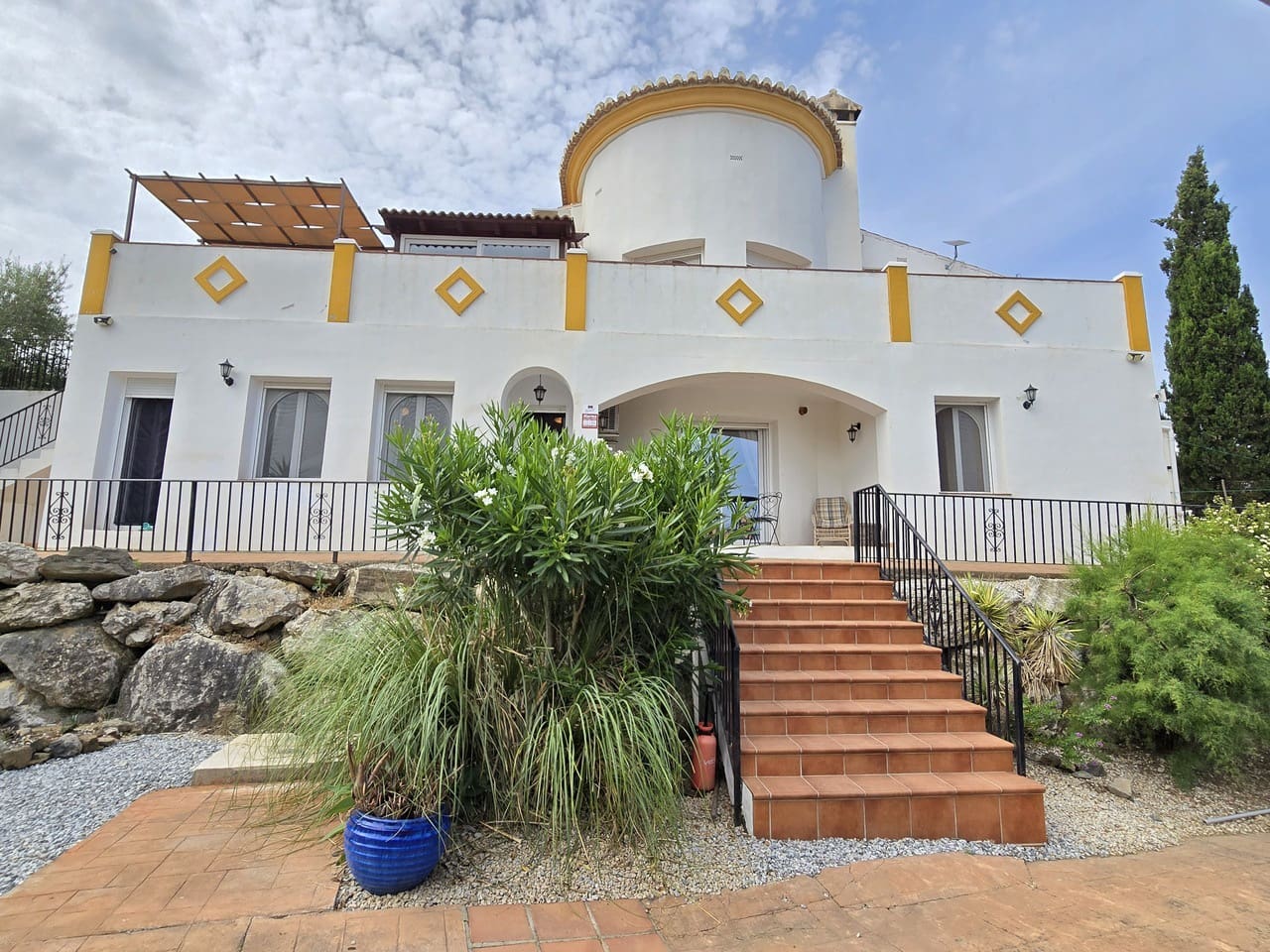 3 soveværelse Villa til salg i Alcaucin med swimmingpool garage - € 345.000 (Ref: 9061538)