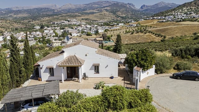 3 sypialnia Willa na sprzedaż w Alcaucín z basenem garażem - 345 000 € (Ref: 9061538)