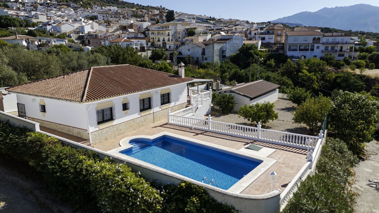 4 bedroom Villa for sale in Periana with pool - € 475,000 (Ref: 9064392)