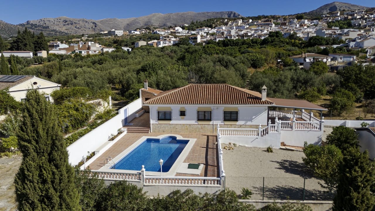 4 bedroom Villa for sale in Periana with pool - € 475,000 (Ref: 9064392)