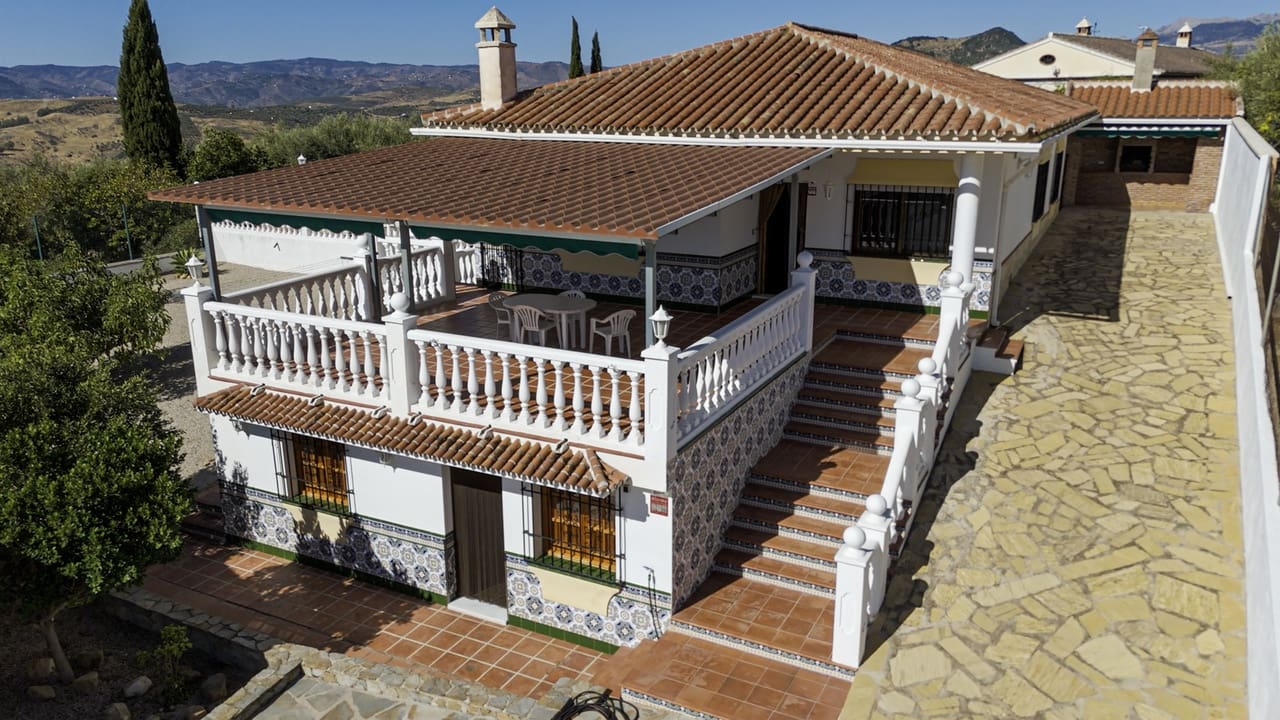 4 bedroom Villa for sale in Periana with pool - € 475,000 (Ref: 9064392)