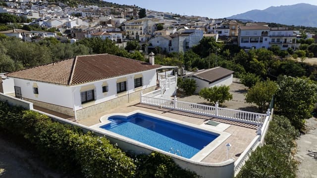 4 soveværelse Villa til salg i Periana med swimmingpool - € 440.000 (Ref: 9064392)
