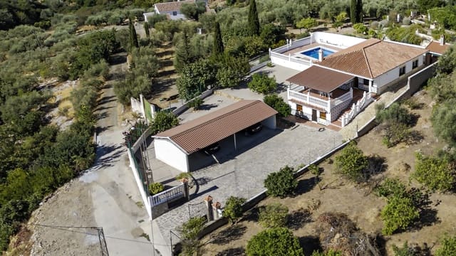 4 soveværelse Villa til salg i Periana med swimmingpool - € 440.000 (Ref: 9064392)