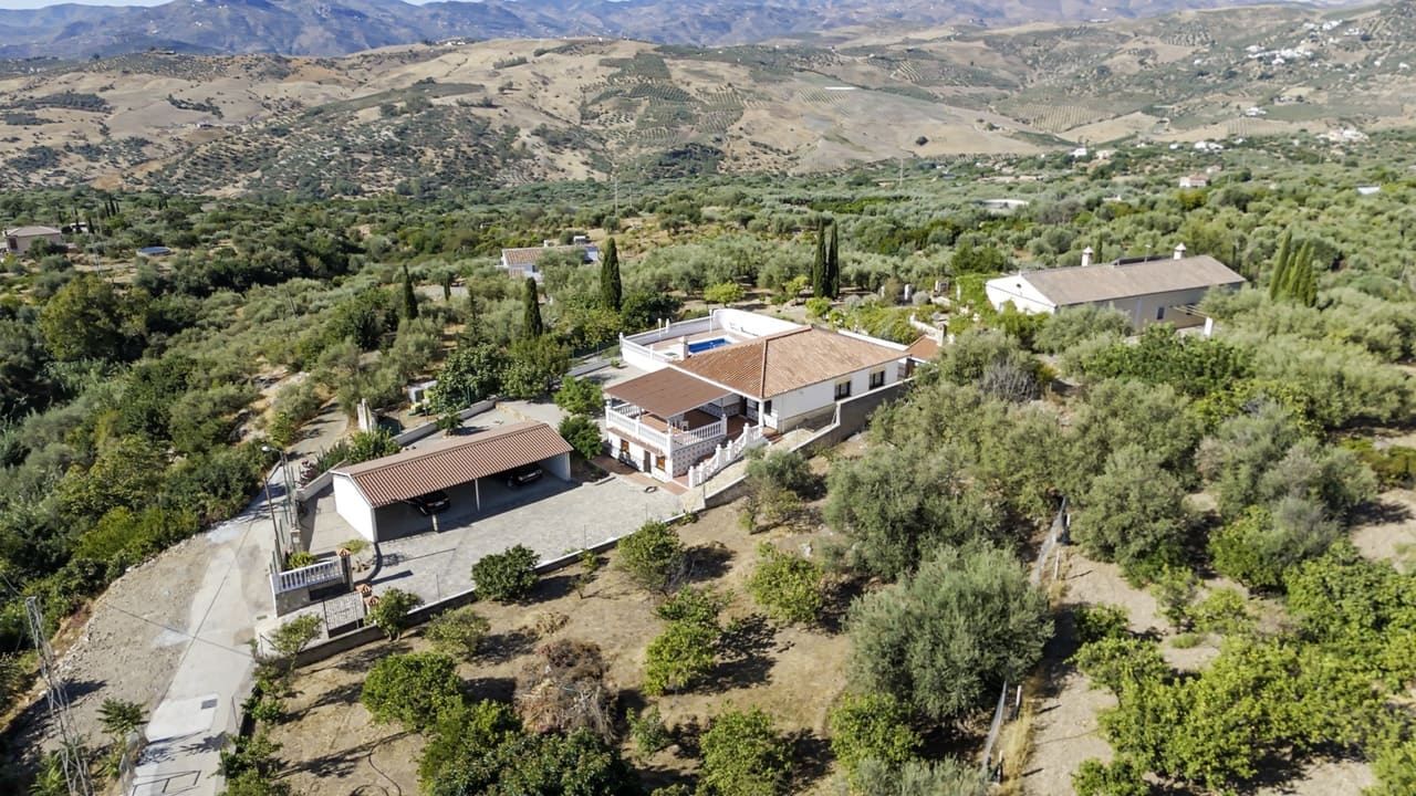 4 bedroom Villa for sale in Periana with pool - € 475,000 (Ref: 9064392)