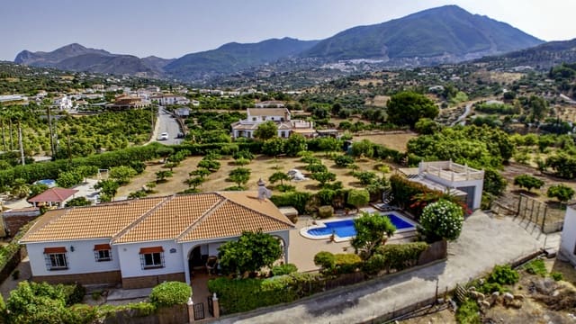 3 sovrum Villa till salu i Venta Baja, Alcaucín med pool garage - 325 000 € (Ref: 9108162)