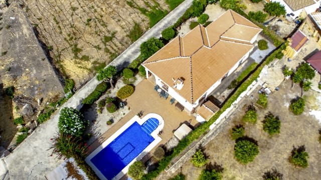 3 sovrum Villa till salu i Venta Baja, Alcaucín med pool garage - 325 000 € (Ref: 9108162)