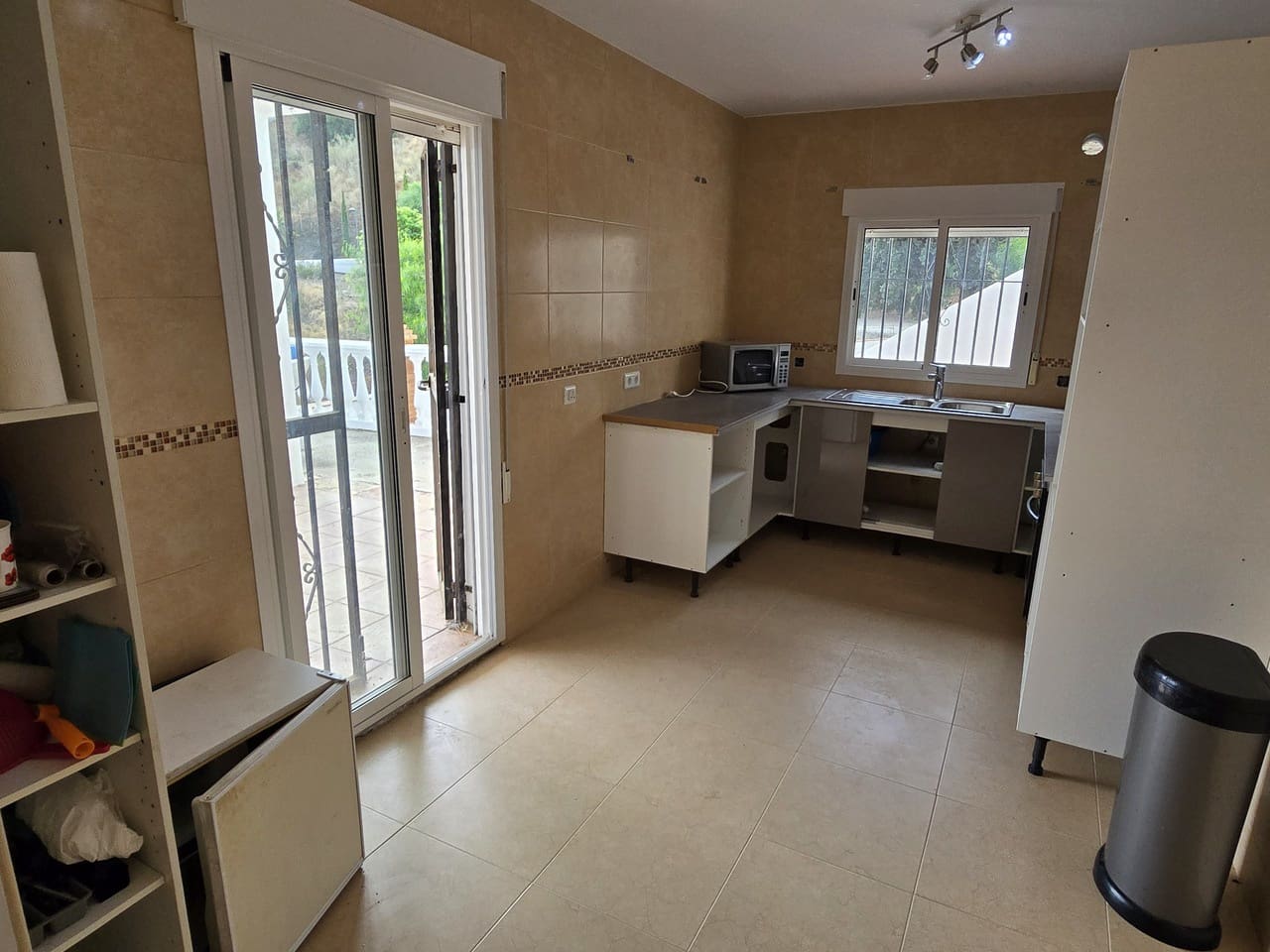 3 soveværelse Villa til salg i Vinuela med swimmingpool garage - € 339.950 (Ref: 9163138)