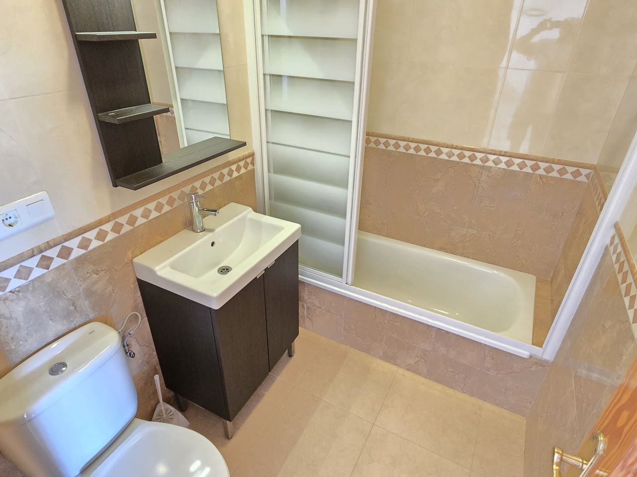 3 soveværelse Villa til salg i Vinuela med swimmingpool garage - € 339.950 (Ref: 9163138)