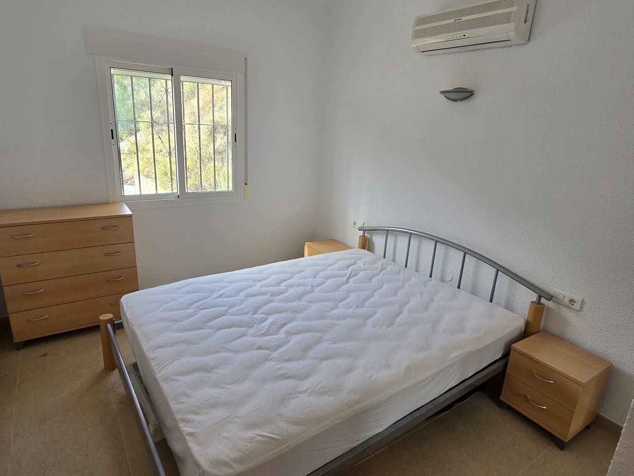 3 soveværelse Villa til salg i Vinuela med swimmingpool garage - € 339.950 (Ref: 9163138)