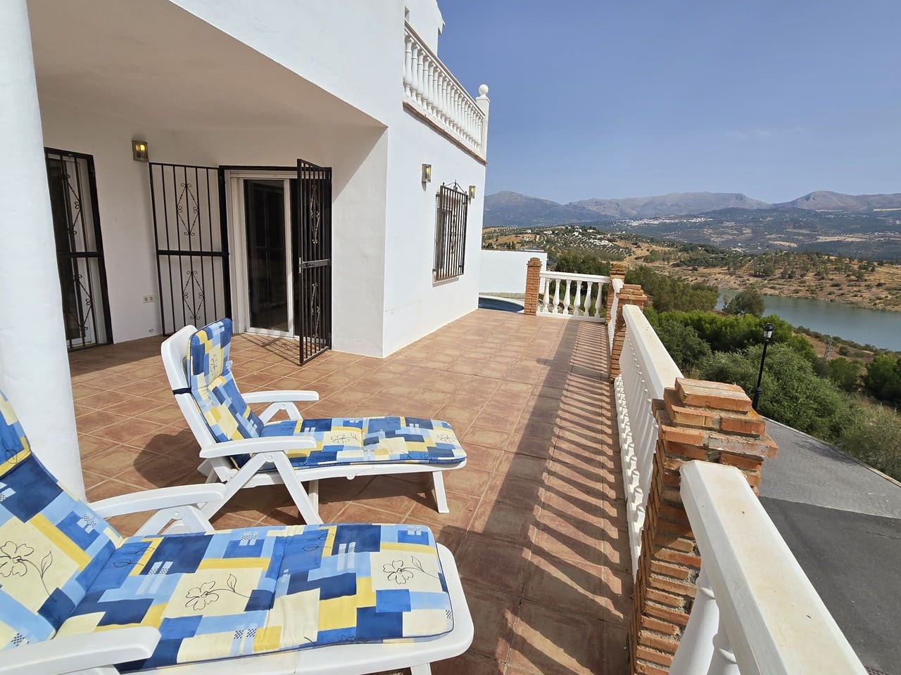 3 soveværelse Villa til salg i Vinuela med swimmingpool garage - € 339.950 (Ref: 9163138)