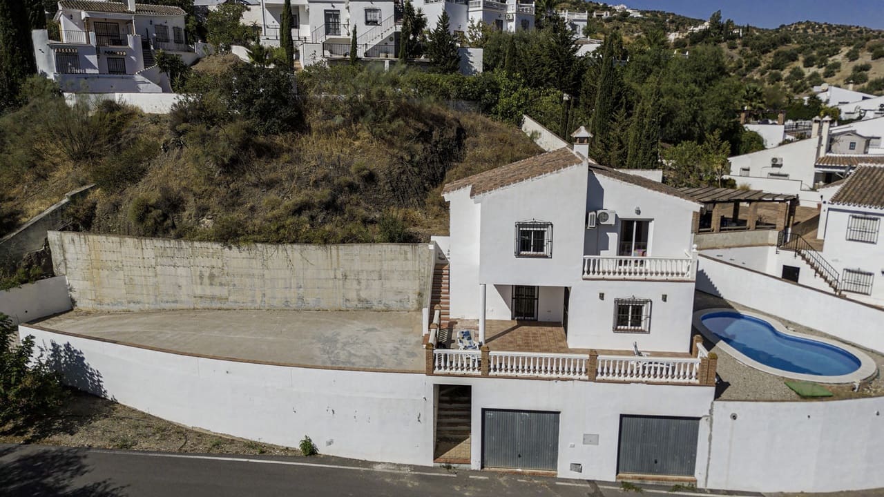 3 soveværelse Villa til salg i Vinuela med swimmingpool garage - € 339.950 (Ref: 9163138)