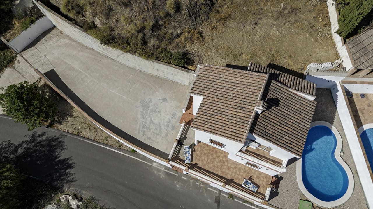 3 soveværelse Villa til salg i Vinuela med swimmingpool garage - € 339.950 (Ref: 9163138)