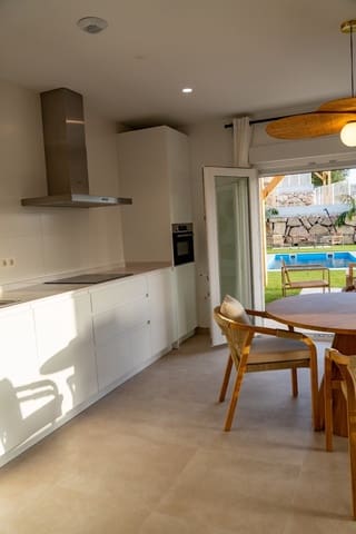 3 soveværelse Villa til salg i Viñuela med swimmingpool garage - € 435.000 (Ref: 9175536)