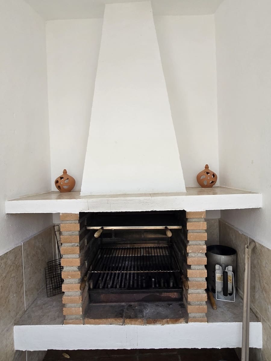 4 soveværelse Villa til salg i Vinuela med swimmingpool garage - € 649.000 (Ref: 9190514)