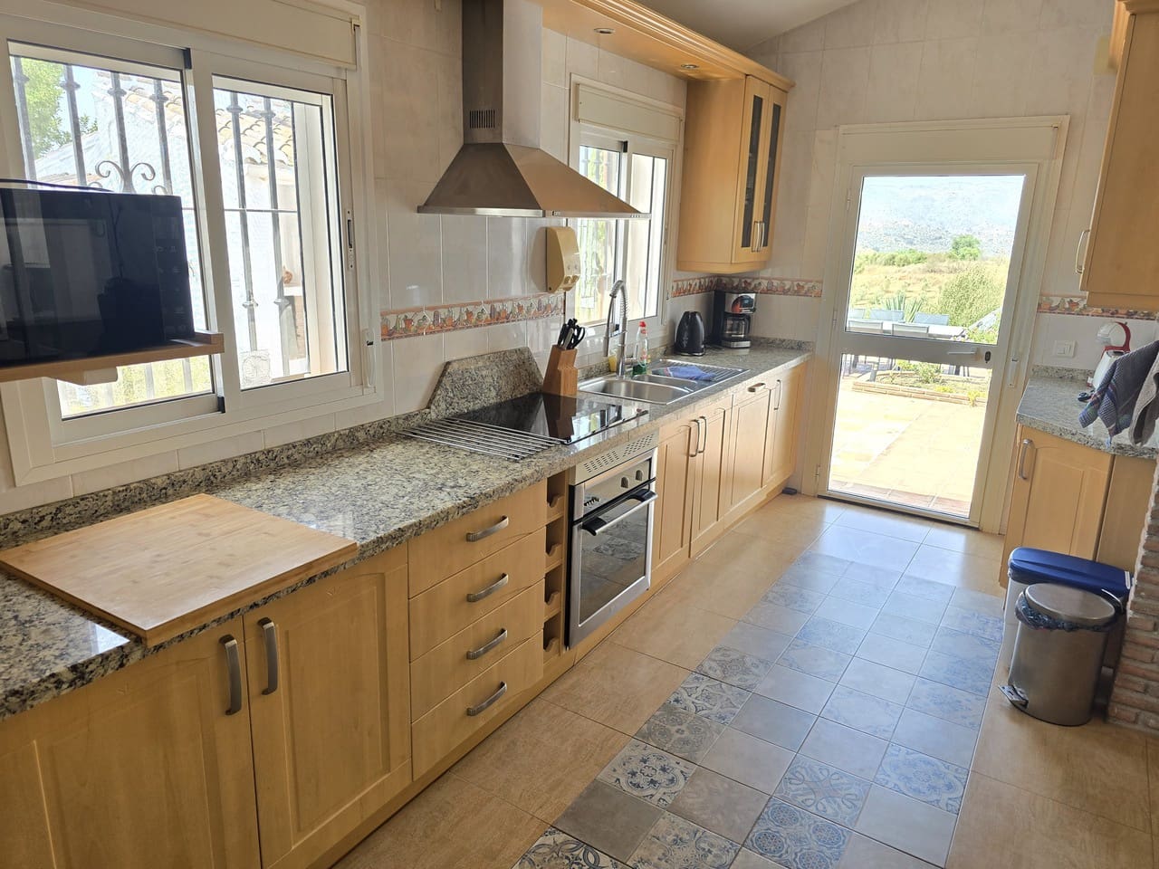 4 soveværelse Villa til salg i Vinuela med swimmingpool garage - € 649.000 (Ref: 9190514)