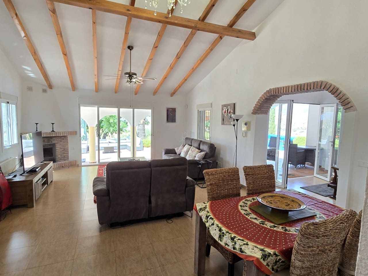 4 soveværelse Villa til salg i Vinuela med swimmingpool garage - € 649.000 (Ref: 9190514)