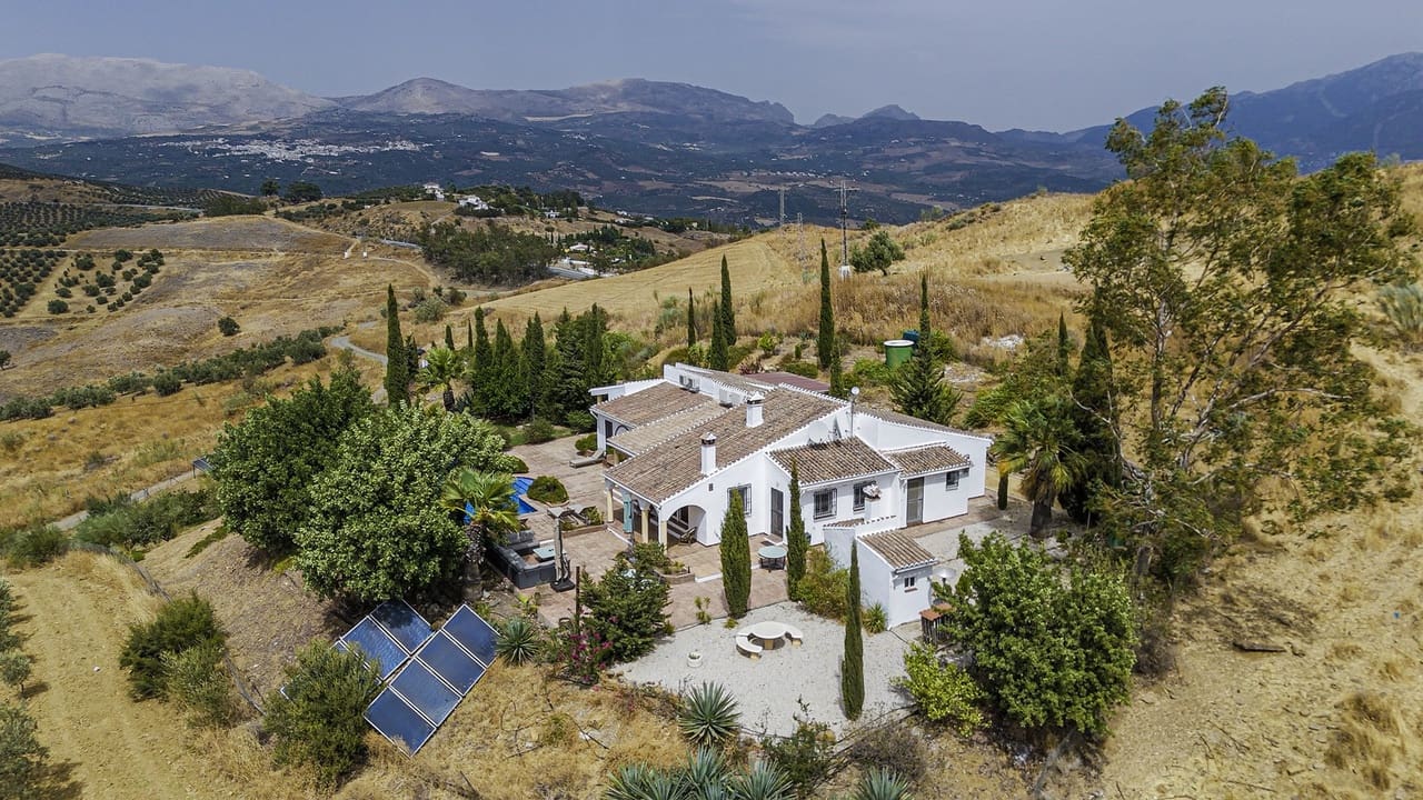 4 soveværelse Villa til salg i Vinuela med swimmingpool garage - € 649.000 (Ref: 9190514)