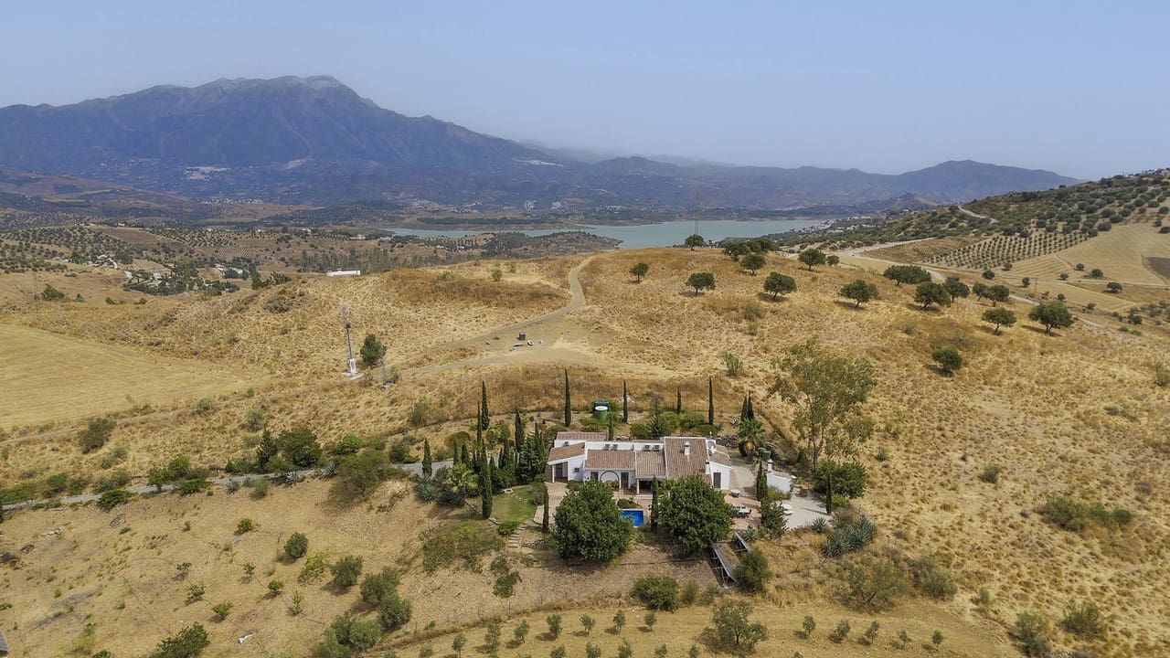 4 soveværelse Villa til salg i Vinuela med swimmingpool garage - € 649.000 (Ref: 9190514)