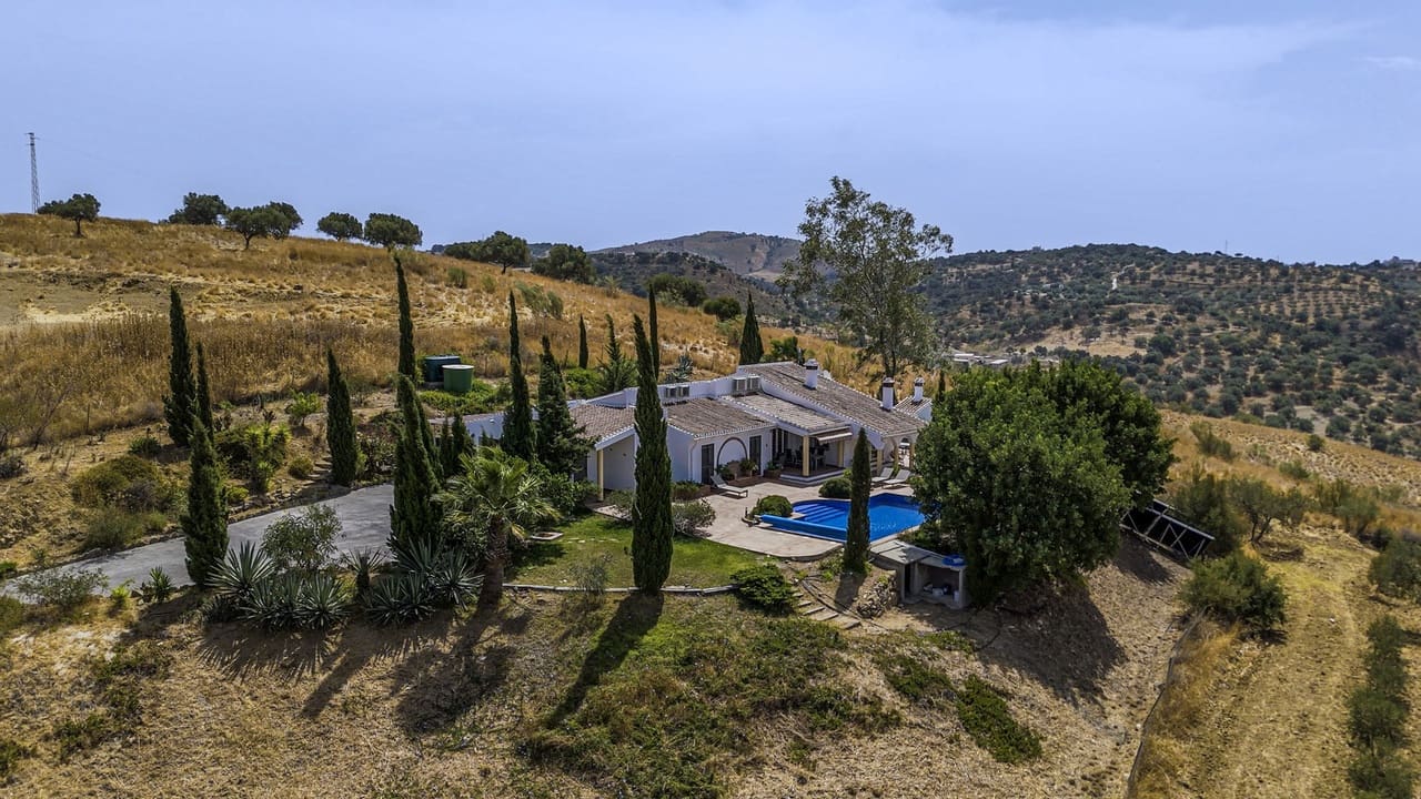 4 soveværelse Villa til salg i Vinuela med swimmingpool garage - € 649.000 (Ref: 9190514)