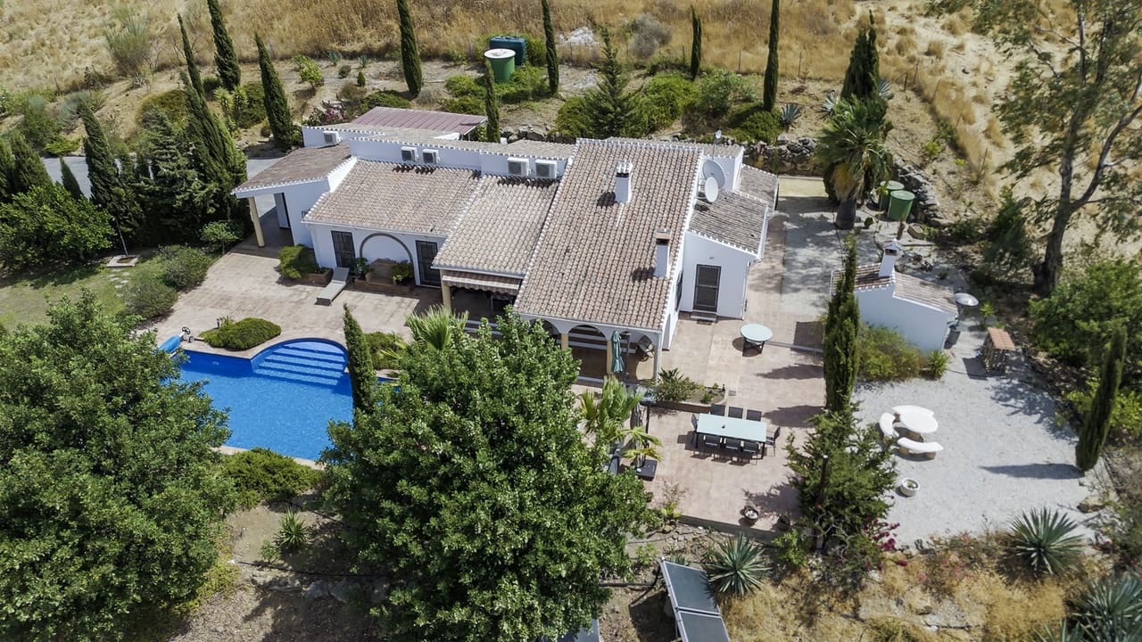 4 soveværelse Villa til salg i Vinuela med swimmingpool garage - € 649.000 (Ref: 9190514)