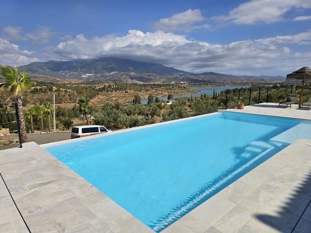 4 soverom Villa til salgs i Los Romanes, Viñuela med svømmebasseng garasje - € 795 000 (Ref: 9278485)