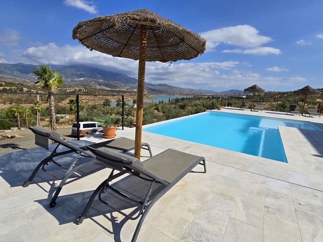 4 soverom Villa til salgs i Los Romanes, Viñuela med svømmebasseng garasje - € 795 000 (Ref: 9278485)