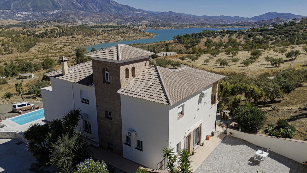 4 bedroom Villa for sale in Los Romanes with pool garage - € 795,000 (Ref: 9278485)