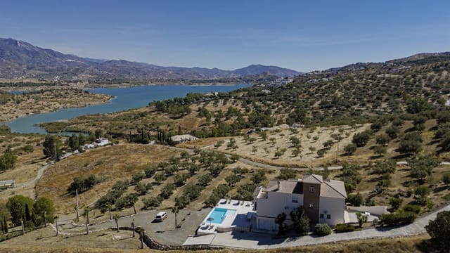 4 soverom Villa til salgs i Los Romanes, Viñuela med svømmebasseng garasje - € 795 000 (Ref: 9278485)