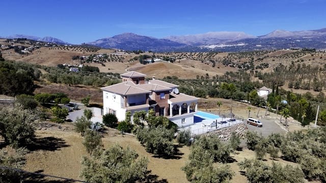 4 soverom Villa til salgs i Los Romanes, Viñuela med svømmebasseng garasje - € 795 000 (Ref: 9278485)