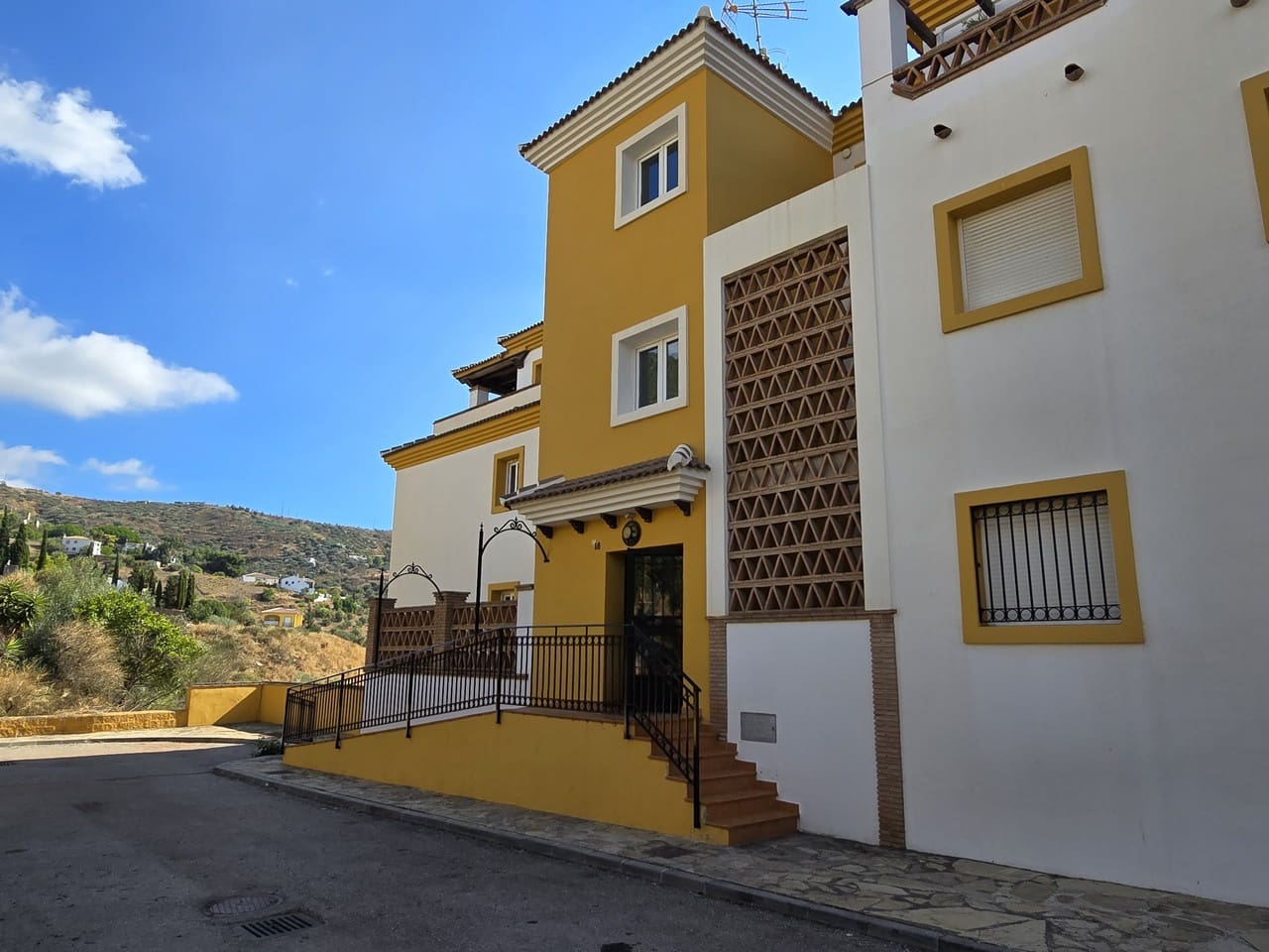 Apartamento de 2 habitaciones en Alcaucín en venta con garaje - 135.000 € (Ref: 9282823)