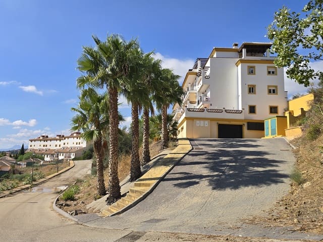 Apartamento de 2 habitaciones en Alcaucín en venta con garaje - 135.000 € (Ref: 9282823)